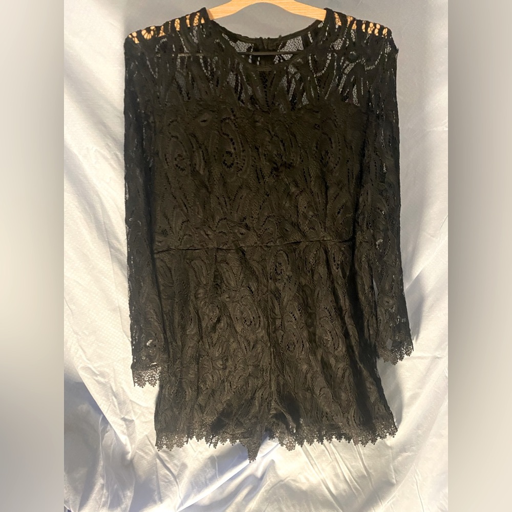 Boutique lace romper size 18